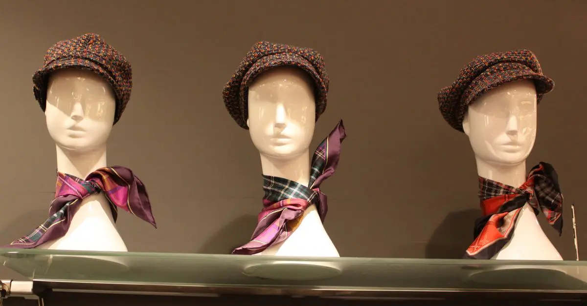 Guide d'achat : Évitez les erreurs avec les foulards imprimés
